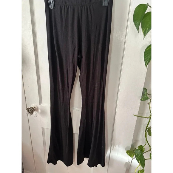 Forever21 women’s size medium black bell bottom leggings - Picture 2 of 7